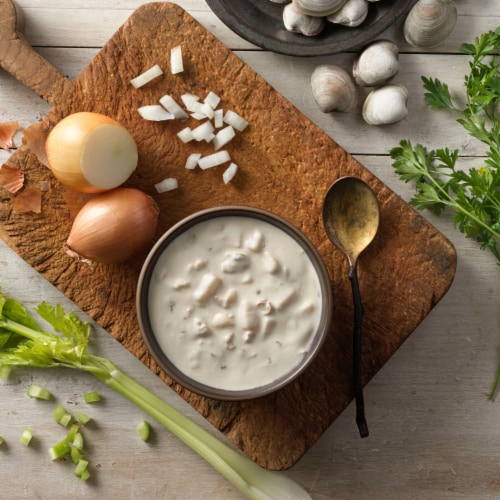 Progresso™ Rich & Hearty Gluten Free New England Clam Chowder Canned Soup Perspective: right