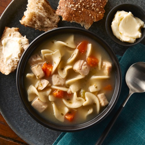 Progresso Reduced Sodium Canned Roasted Chicken Noodle Soup Perspective: right