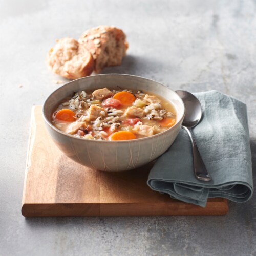 Progresso Traditional Chicken and Wild Rice Soup Perspective: right