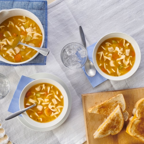 Progresso Traditional 99% Fat Free Chicken Noodle Soup Perspective: right