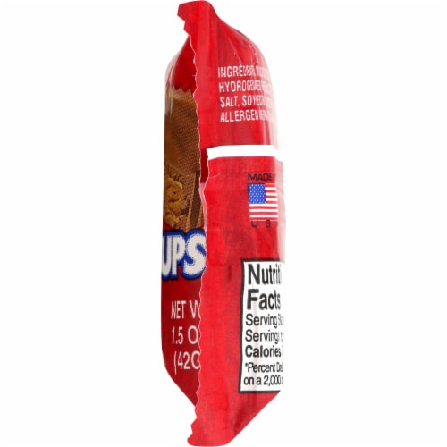Clark® Peanut Butter Cups Candy Bar Perspective: right
