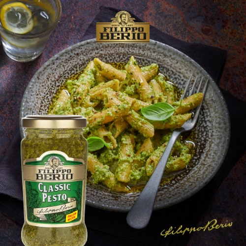 Filippo Berio Classic Pesto Perspective: right