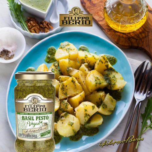 Filippo Berio Vegan Basil Pesto Perspective: right