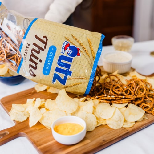 Utz® Classic Pretzel Thins Perspective: right