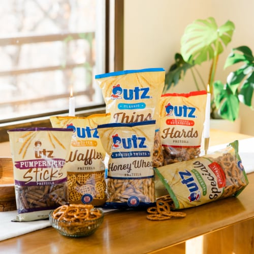 Utz® Classic Pretzel Thins Perspective: right
