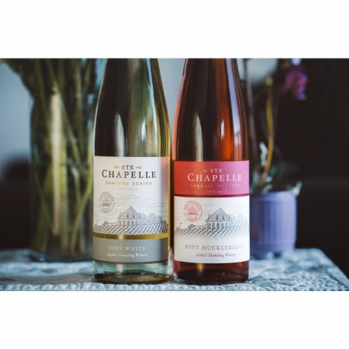 Ste. Chapelle Soft Red Chateau Series Blend Wine Perspective: right