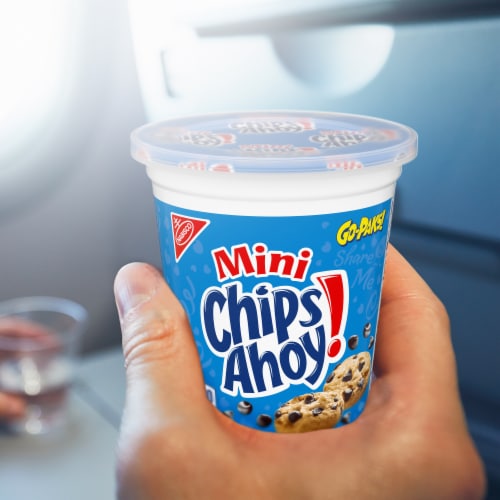 CHIPS AHOY! Mini Chocolate Chip Cookies Perspective: right