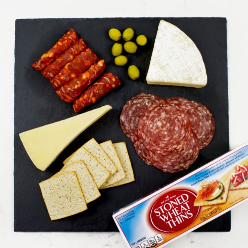 Red Oval Farms Stoned Wheat Thins Crackers Perspective: right