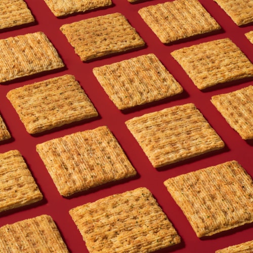 Triscuit Fire Roasted Tomato & Olive Oil Whole Grain Wheat Crackers Perspective: right
