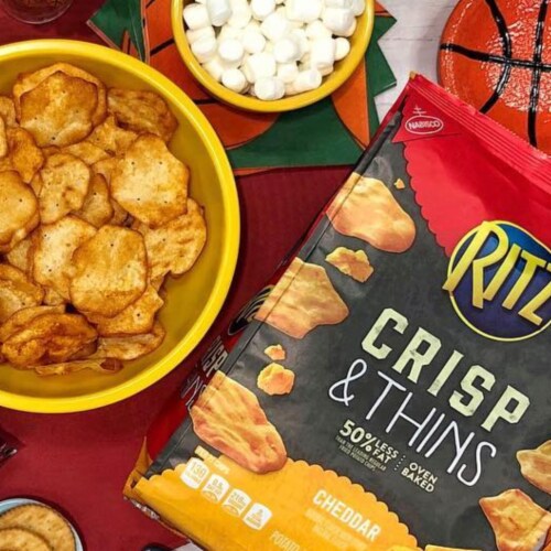 Ritz Crisp & Thins Cheddar Chips Perspective: right