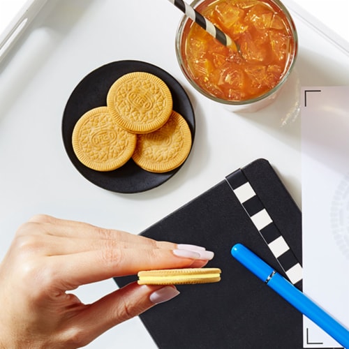 Oreo Thins Lemon Flavored Creme Sandwich Cookies Family Size Perspective: right