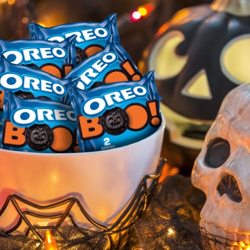 Oreo Boo Halloween Chocolate Sandwich Cookies Perspective: right