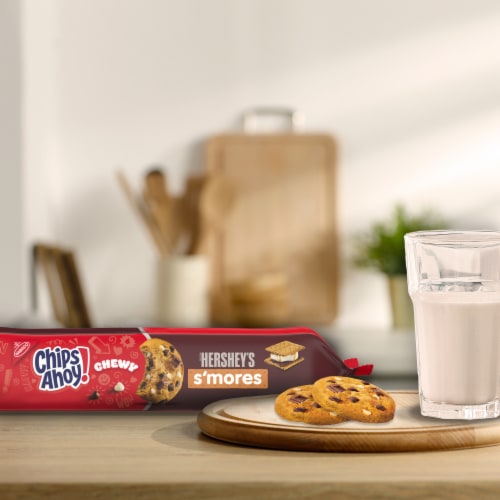 CHIPS AHOY! Chewy Hershey's S'mores Milk Chocolate Chip Cookies Perspective: right