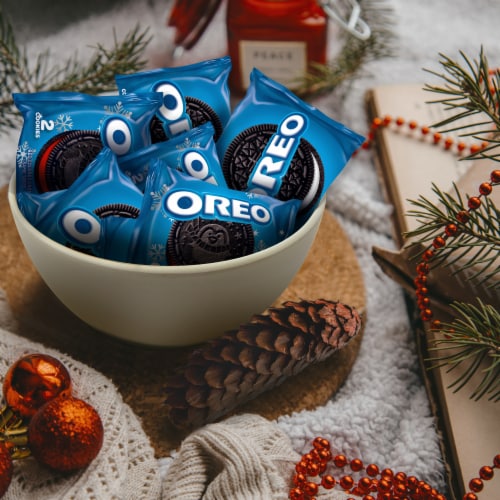 Oreo Holiday Cookies Variety Pack Snack Packs Perspective: right