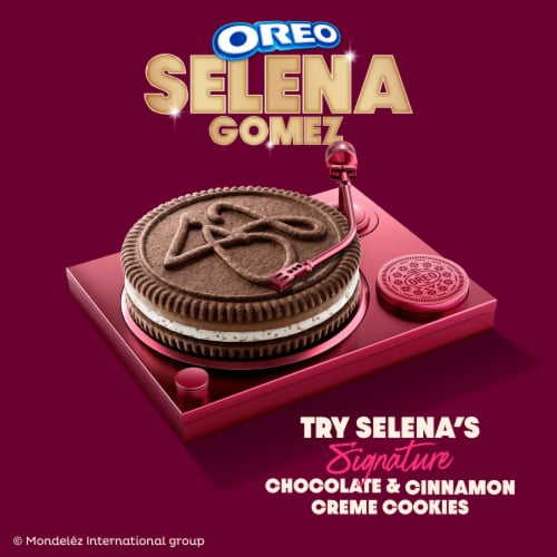 Selena Gomez OREO Cookies Multipack Perspective: right