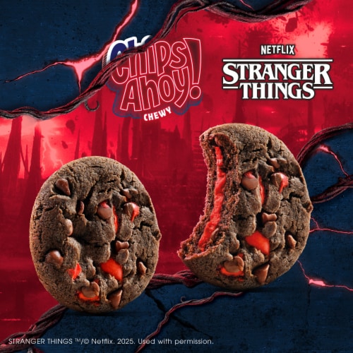 CHIPS AHOY! Stranger Things Chewy Chocolatey Strawberry-Flavored Filled Soft Cookies Perspective: right