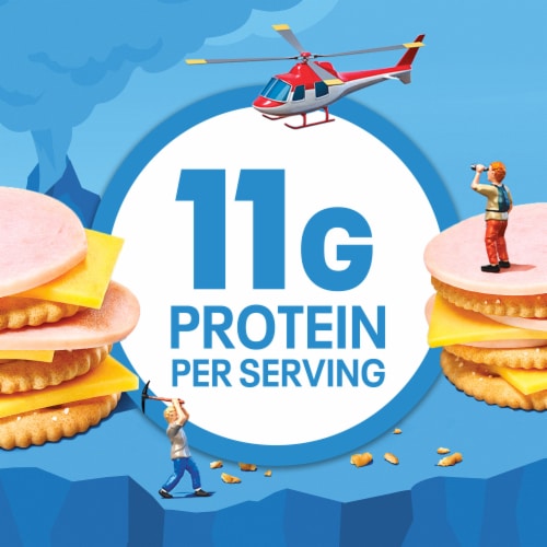Lunchables Turkey & American Cracker Stackers with Capri Sun Drink & Reese's Cup Kids Lunch Meal Kit Perspective: right