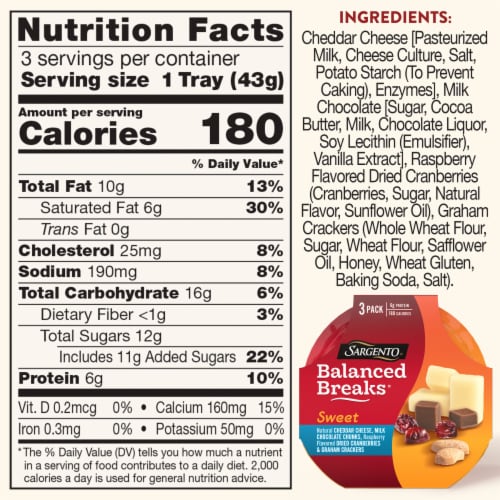 Sargento® Sweet Balanced Breaks Cheddar Cheese Chocolate Cranberries & Crackers Snack Packs Perspective: right