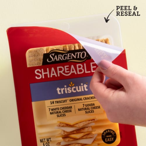 Sargento® Shareables White Cheddar & Gouda Sliced Cheese with Triscuit™ Original Crackers Snack Kit Perspective: right