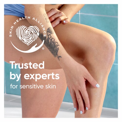 Gillette Venus Deluxe Smooth Sensitive Women's Razor Blade Refills Cartridges Perspective: right