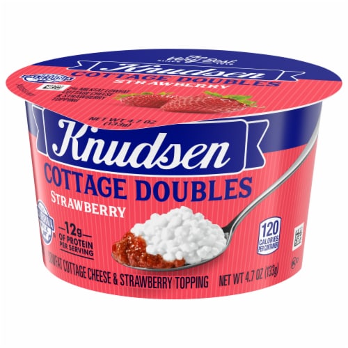 Knudsen Cottage Doubles Strawberry Topping & Low Fat Cottage Cheese Cup Perspective: right