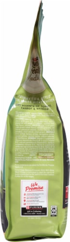 Purina® Fancy Feast® Medleys Primavera Style with White Meat Chicken Dry Cat Food Perspective: right