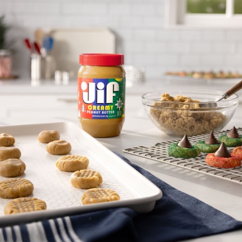 Jif Creamy Peanut Butter Perspective: right