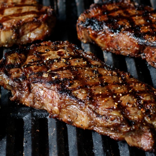 McCormick Grill Mates Montreal Steak Seasoning Perspective: right