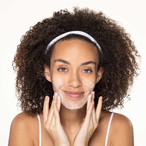 Neutrogena Deep Clean Daily Face Wash with Beta Hydroxy Acid for Normal to Oily Skin Perspective: right