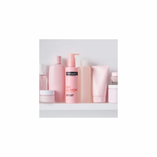 Neutrogena® Skin Balacing Milky Cleanser Perspective: right
