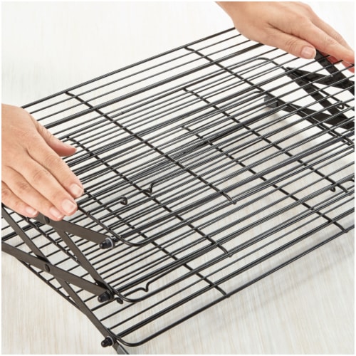Wilton® 3 Tier Accordion Cooling Grid Perspective: right