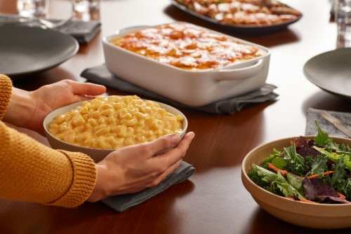 Reser's® Main St. Bistro® Macaroni & Cheese Family Size Perspective: right