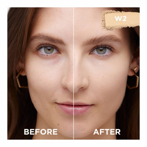 L'Oreal Paris True Match Light Ivory Super-Blendable Powder Oil-Free Makeup Perspective: right