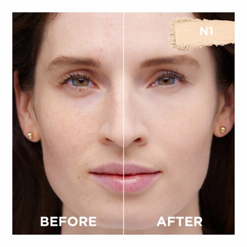 L'Oreal Paris True Match Soft Ivory Super-Blendable Oil Free Makeup Powder Perspective: right
