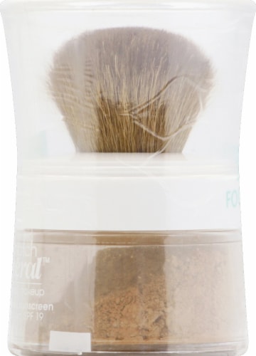 L'Oreal Paris True Match Natural Beige Gentle Mineral Makeup Perspective: right