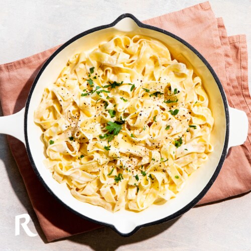Ronzoni Non-GMO Fettuccine Pasta Perspective: right
