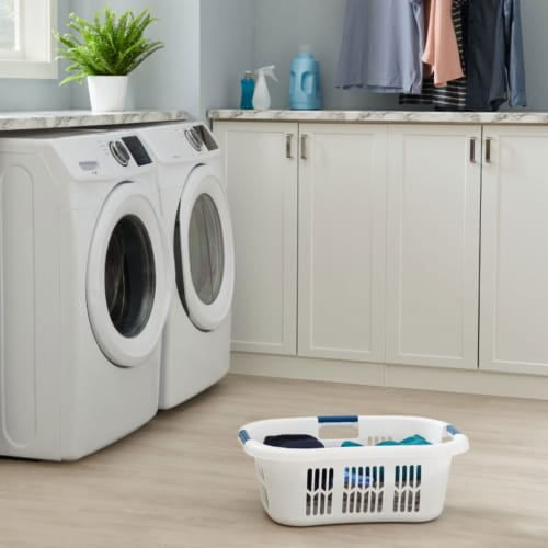 Rubbermaid 2.1 Bushel Large Hip-Hugger Portable Plastic Laundry Basket, White Perspective: right