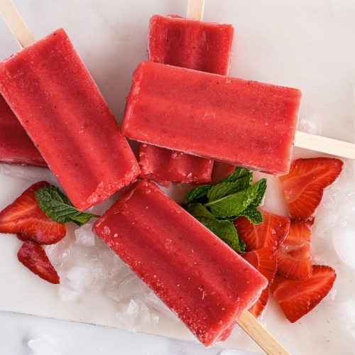 Whole Fruit Strawberry Fruit Bars 6 - 2.75 fl oz Bars Perspective: right