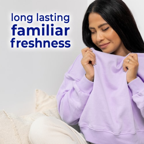 Snuggle® Soothing Comfort Lavender Breeze™ Liquid Fabric Softener Perspective: right
