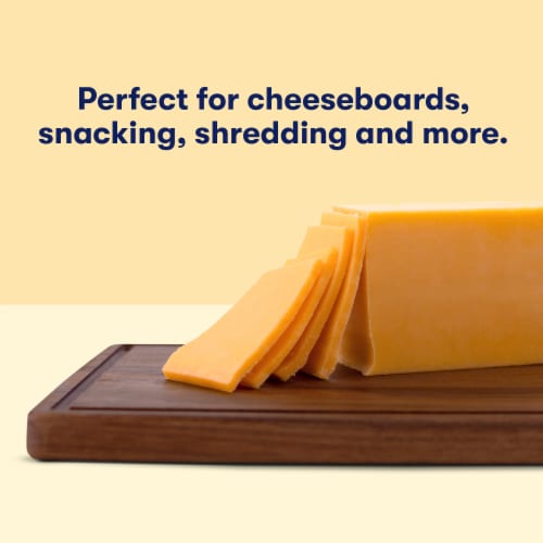 Tillamook Naturally Aged Medium Cheddar Cheese Block Perspective: right