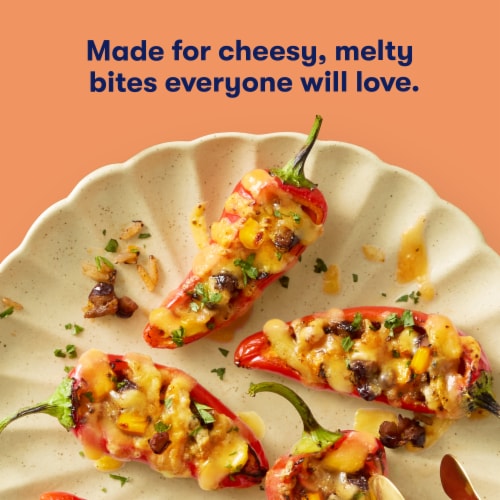 Tillamook Farmstyle Triple Cheddar Cheese Blend Shredded Cheese Perspective: right