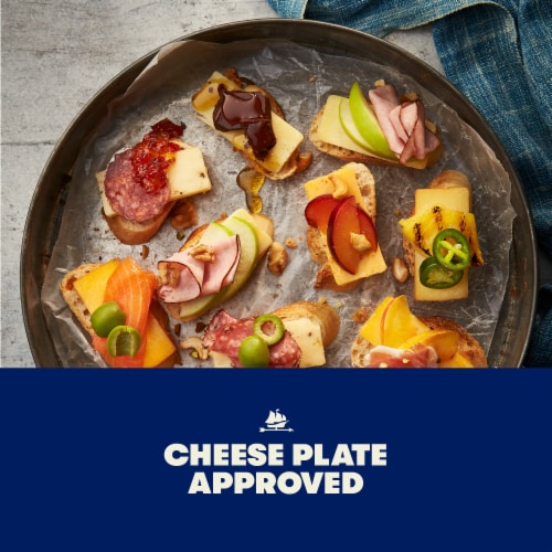 Tillamook Farmers' Collection Extra Sharp Aged Cheddar Cheese Perspective: right