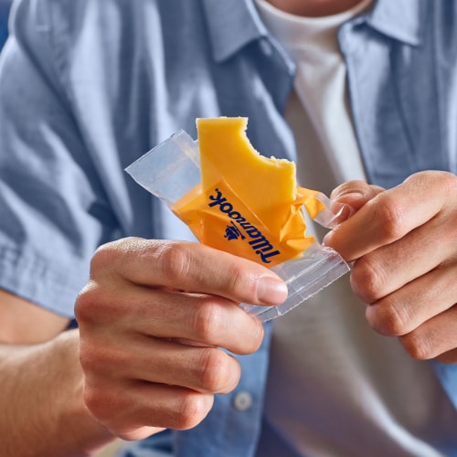 Tillamook® Medium Cheddar Snack Cheese Perspective: right