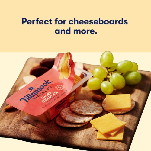 Tillamook® Sharp Cheddar Cheese Cracker Cuts Perspective: right