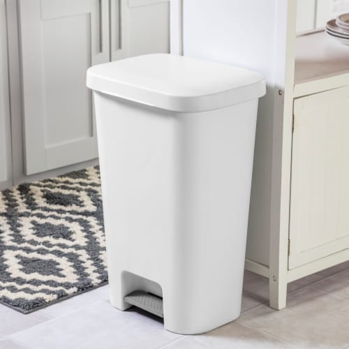 Sterilite Step-On Trash Can - White Perspective: right