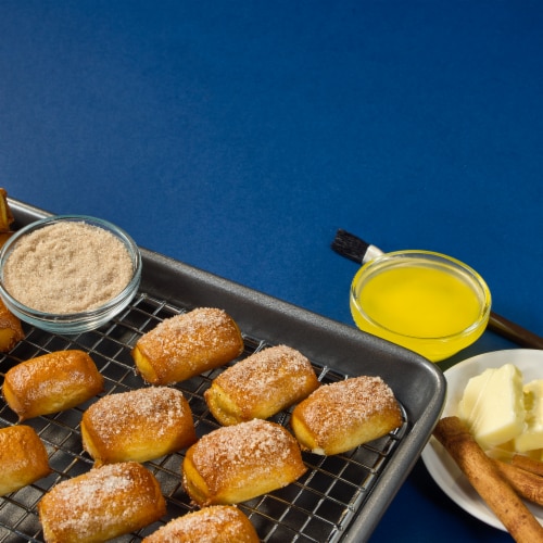 Auntie Anne's® Cinnamon Sugar Pretzel Nuggets Frozen 9.7 oz Perspective: right