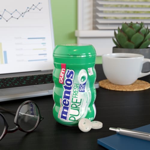 Mentos Pure Fresh Sugar Free Spearmint Flavored Chewing Gum Perspective: right