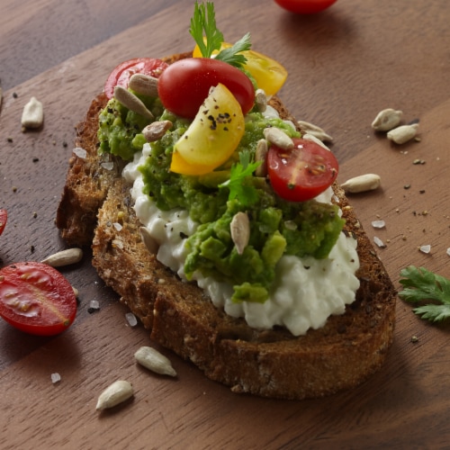 Daisy Pure and Natural 4% Cottage Cheese Perspective: right