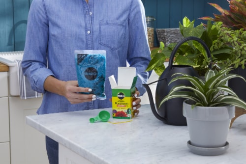 Miracle-Gro All Purpose Plant Food Perspective: right