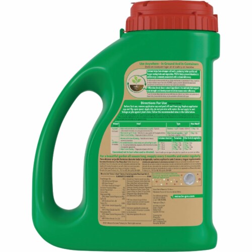 Miracle-Gro Shake 'n Feed 4.5 Lb. Tomato, Fruit & Vegetable Plant Food 3002610 Perspective: right